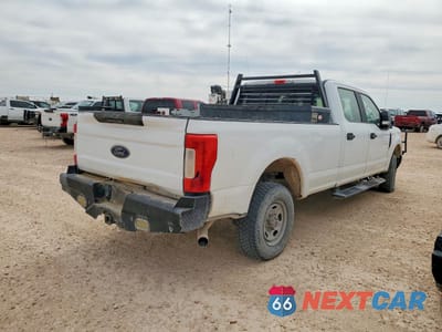 Trzecie zdjęcie samochodu z tyłu: 2017 FORD F350 SUPER DUTY VIN:1FT8W3B69HEB47176 - miniatura