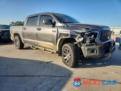 Czwarte zdjęcie samochodu z boku: 2019 TOYOTA TUNDRA SR5 VIN:5TFDW5F1XKX792827 - miniatura