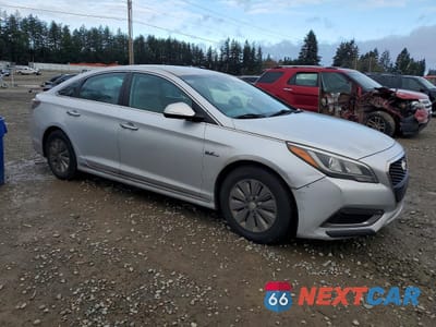 Czwarte zdjęcie samochodu z boku: 2016 HYUNDAI SONATA HYBRID SE VIN:KMHE24L10GA039098 - miniatura