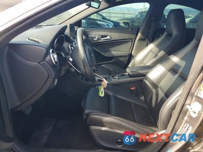 Zdjęcie 7 z 12 samochodu: 2018 MERCEDES-BENZ CLA250 VIN:WDDSJ4EBXJN557046 - miniatura