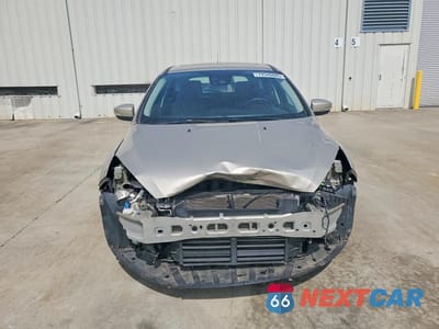 Piąte zdjęcie samochodu w środku: 2018 FORD FOCUS TITANIUM VIN:1FADP3N27JL237907 - miniatura