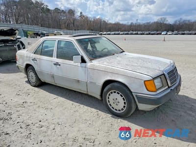 Czwarte zdjęcie samochodu z boku: 1991 MERCEDES-BENZ 300 E 2.6 VIN:WDBEA26D2MB302620 - miniatura