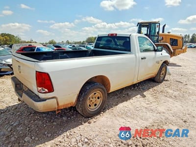 Trzecie zdjęcie samochodu z tyłu: 2023 RAM 1500 CLASSIC TRADESMAN VIN:3C6JR6DT5PG663658 - miniatura