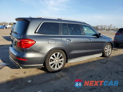 Trzecie zdjęcie samochodu z tyłu: 2015 MERCEDES-BENZ GL 450 4MATIC VIN:4JGDF6EEXFA507526 - miniatura