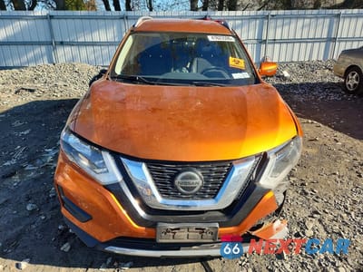 Piąte zdjęcie samochodu w środku: 2019 NISSAN ROGUE SV VIN:JN8AT2MV6KW385422 - miniatura
