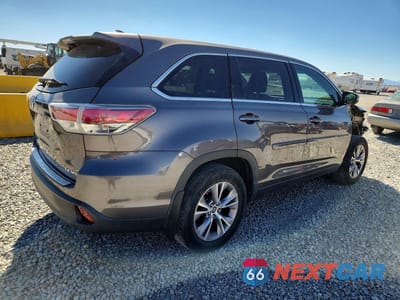 Trzecie zdjęcie samochodu z tyłu: 2016 TOYOTA HIGHLANDER LE PLUS VIN:5TDBKRFH9GS253605 - miniatura