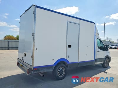 Trzecie zdjęcie samochodu z tyłu: 2022 FORD TRANSIT DELIVERY TRUCK VIN:1FDBW5Z83NKA01650 - miniatura