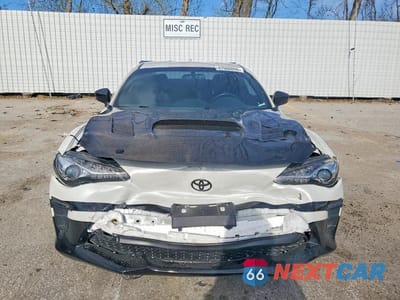 Piąte zdjęcie samochodu w środku: 2017 TOYOTA 86 BASE VIN:JF1ZNAA14H8704761 - miniatura