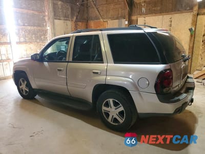 Drugie zdjęcie samochodu z przodu: 2005 CHEVROLET TRAILBLAZER LS VIN:1GNDT13S852199717 - miniatura