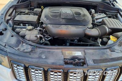 Zdjęcie 12 z 13 samochodu: 2019 JEEP GRAND CHEROKEE LAREDO VIN:1C4RJFAG2KC611619 - miniatura