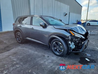 Czwarte zdjęcie samochodu z boku: 2025 NISSAN ROGUE SV VIN:5N1BT3BA4SC670834 - miniatura