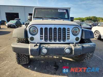 Piąte zdjęcie samochodu w środku: 2016 JEEP WRANGLER UNLIMITED SPORT VIN:1C4BJWDG1GL139708 - miniatura