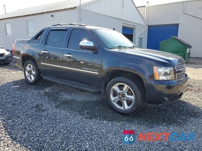 Czwarte zdjęcie samochodu z boku: 2013 CHEVROLET AVALANCHE LTZ VIN:3GNTKGE7XDG237528 - miniatura