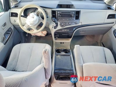 Zdjęcie 8 z 13 samochodu: 2011 TOYOTA SIENNA VIN:5TDKK3DCXBS061509 - miniatura