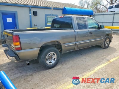 Trzecie zdjęcie samochodu z tyłu: 2001 CHEVROLET SILVERADO C1500 VIN:2GCEC19V811321663 - miniatura