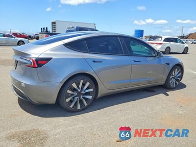 Trzecie zdjęcie samochodu z tyłu: 2025 TESLA MODEL 3 VIN:5YJ3E1EB0SF996757 - miniatura