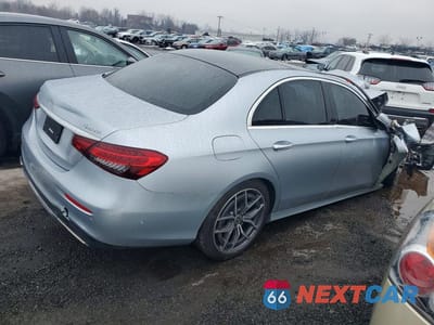 Trzecie zdjęcie samochodu z tyłu: 2021 MERCEDES-BENZ E 350 4MATIC VIN:W1KZF8EB0MA876636 - miniatura
