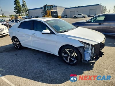 Czwarte zdjęcie samochodu z boku: 2023 HYUNDAI ELANTRA HYBRID LIMITED VIN:KMHLN4AJ2PU048563 - miniatura