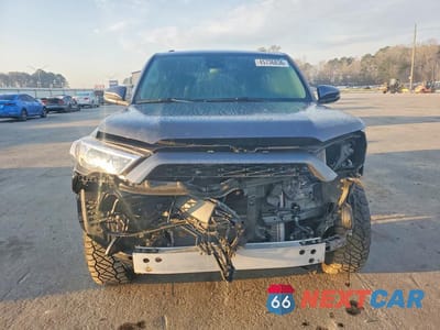 Piąte zdjęcie samochodu w środku: 2023 TOYOTA 4RUNNER SR5 PREMIUM VIN:JTENU5JR5P6200296 - miniatura