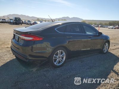 Trzecie zdjęcie samochodu z tyłu: 2018 FORD FUSION SE HYBRID VIN:3FA6P0LU0JR273855 - miniatura