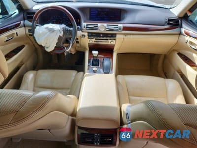 Zdjęcie 8 z 11 samochodu: 2013 LEXUS LS 460 L VIN:JTHGL5EF7D5048506 - miniatura