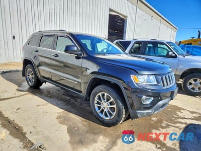 Czwarte zdjęcie samochodu z boku: 2016 JEEP GRAND CHEROKEE LAREDO VIN:1C4RJFAGXGC310555 - miniatura