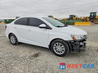 Czwarte zdjęcie samochodu z boku: 2017 CHEVROLET SONIC LT VIN:1G1JD5SH1H4155694 - miniatura