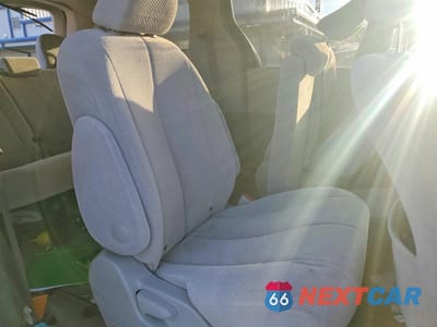 Zdjęcie 11 z 13 samochodu: 2013 TOYOTA SIENNA LE VIN:5TDKK3DC6DS353676 - miniatura