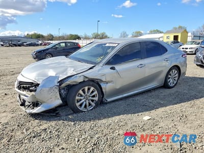 2018 TOYOTA CAMRY LE 4T1B11HK9JU604881 - główne zdjęcie licytacji z USA - miniatura