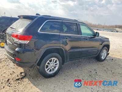 Trzecie zdjęcie samochodu z tyłu: 2020 JEEP GRAND CHEROKEE LAREDO VIN:1C4RJFAG1LC100761 - miniatura