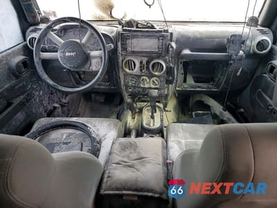 Zdjęcie 8 z 13 samochodu: 2008 JEEP WRANGLER UNLIMITED SAHARA VIN:1J4GA59148L553727 - miniatura
