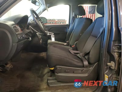 Zdjęcie 7 z 13 samochodu: 2011 CHEVROLET TAHOE K1500 LS VIN:1GNSKAE08BR200891 - miniatura