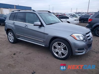 Czwarte zdjęcie samochodu z boku: 2015 MERCEDES-BENZ GLK 350 4MATIC VIN:WDCGG8JB8FG438297 - miniatura