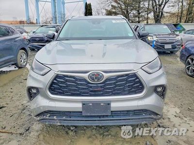 Piąte zdjęcie samochodu w środku: 2022 TOYOTA HIGHLANDER XLE VIN:5TDHZRBH6NS177642 - miniatura