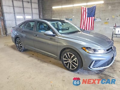 Czwarte zdjęcie samochodu z boku: 2025 VOLKSWAGEN JETTA SE VIN:3VW7X7BU3SM052321 - miniatura