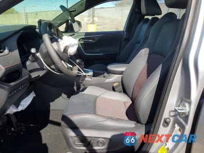 Zdjęcie 7 z 13 samochodu: 2025 TOYOTA RAV4 PLUG-IN HYBRID XSE VIN:JTMEB3FV6SD255154 - miniatura