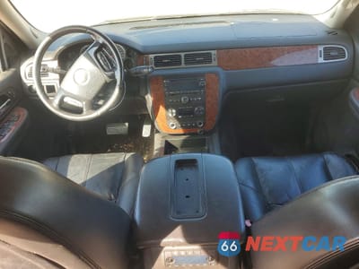 Zdjęcie 8 z 13 samochodu: 2008 CHEVROLET SUBURBAN C1500 LS VIN:1GNFC16018J230318 - miniatura