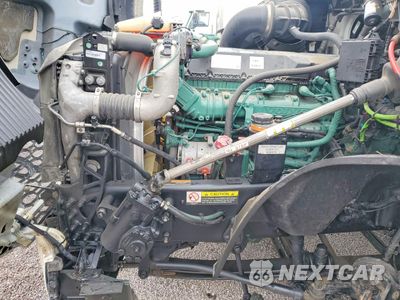 Zdjęcie 7 z 10 samochodu: 2023 VOLVO VNL SEMI TRUCK VIN:4V4NC9EH8PN615719 - miniatura