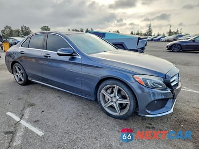 Czwarte zdjęcie samochodu z boku: 2015 MERCEDES-BENZ C 300 4MATIC VIN:55SWF4KB2FU023657 - miniatura