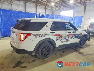 Trzecie zdjęcie samochodu z tyłu: 2021 FORD EXPLORER POLICE INTERCEPTOR VIN:1FM5K8AC3MNA02451 - miniatura