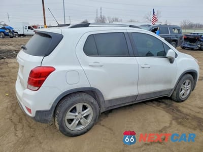 Trzecie zdjęcie samochodu z tyłu: 2021 CHEVROLET TRAX 1LT VIN:KL7CJLSB9MB324632 - miniatura