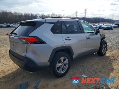 Trzecie zdjęcie samochodu z tyłu: 2022 TOYOTA RAV4 VIN:2T3P1RFV4NW277854 - miniatura