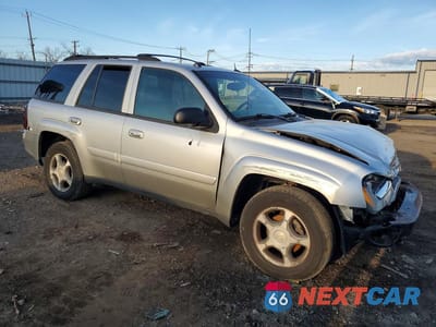 Czwarte zdjęcie samochodu z boku: 2005 CHEVROLET TRAILBLAZER LS VIN:1GNDT13S952275722 - miniatura