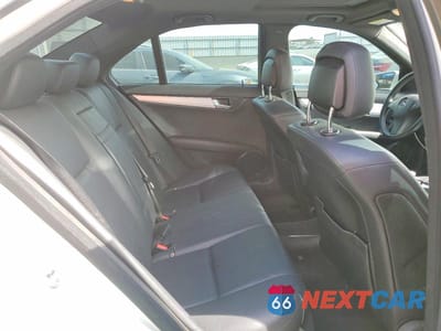 Zdjęcie 10 z 12 samochodu: 2010 MERCEDES-BENZ C 300 VIN:WDDGF5EB4AR099025 - miniatura