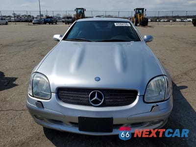 Piąte zdjęcie samochodu w środku: 2001 MERCEDES-BENZ SLK 320 VIN:WDBKK65F61F199958 - miniatura