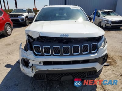 Piąte zdjęcie samochodu w środku: 2024 JEEP COMPASS LATITUDE VIN:3C4NJDBN1RT595931 - miniatura
