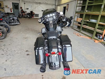 Czwarte zdjęcie samochodu z boku: 2017 HARLEY-DAVIDSON FLHX STREET GLIDE VIN:1HD1KBC17HB607963 - miniatura