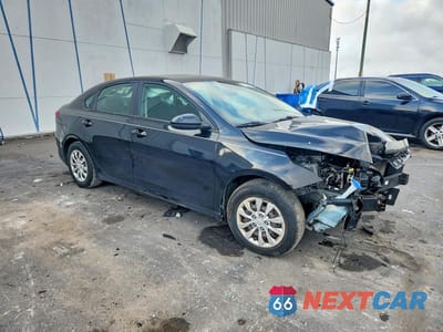 Czwarte zdjęcie samochodu z boku: 2021 KIA FORTE FE VIN:3KPF24AD7ME274595 - miniatura