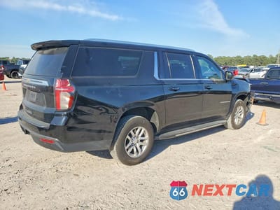 Trzecie zdjęcie samochodu z tyłu: 2021 CHEVROLET SUBURBAN C1500 LT VIN:1GNSCCKD5MR198472 - miniatura