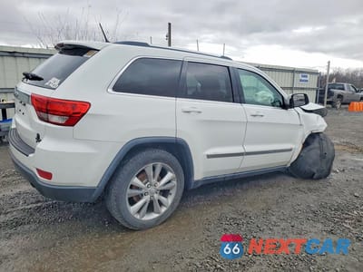 Trzecie zdjęcie samochodu z tyłu: 2013 JEEP GRAND CHEROKEE LAREDO VIN:1C4RJFAG2DC633283 - miniatura